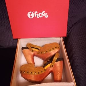 Flogg Brown Foam Cushion Suade Strappy Wood Heels Womens Size 6